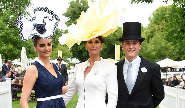 ロンジンがサポートする世界中で開催されるホースレースの大会は、華やかなスタイルで着飾る社交の場でもある。