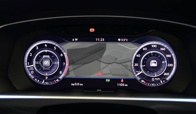 デジタルメータークラスターの「Active Info Display」では地図や車両の状況などさまざまな情報が視認できる