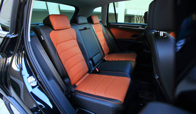 リアシートでは欧州の新しいチャイルドシートの規格であるi-Sizeに適合するチャイルドシートが固定できる