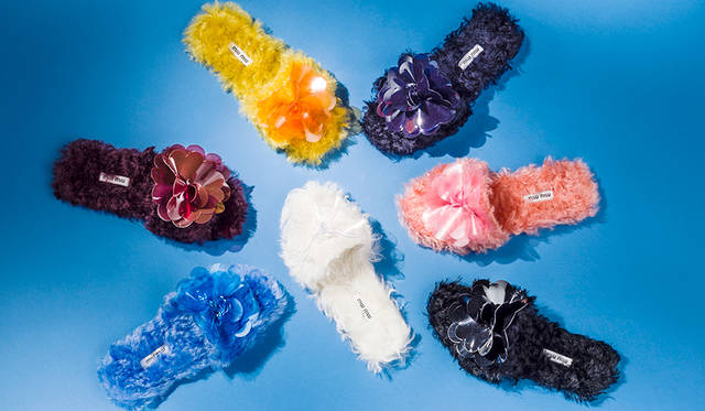 先行発売商品<br /> 価格｜3万9000円<br /> 高さ｜ 0.5cm<br /> 素材｜ ラバー<br /> カラー｜ピンク、レッド、ネイビー、オレンジ、パープル、ブルー、グリーン（全7色）<br />