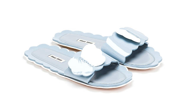 限定商品<br /> 価格｜8万7000円<br /> 高さ｜0.5cm<br /> 素材｜エナメル（羊革）<br /> カラー｜オレンジ/イエロー、ブラック/ピンク、ピンク/ホワイト、 ライトブルー/ホワイト（全4色）<br />