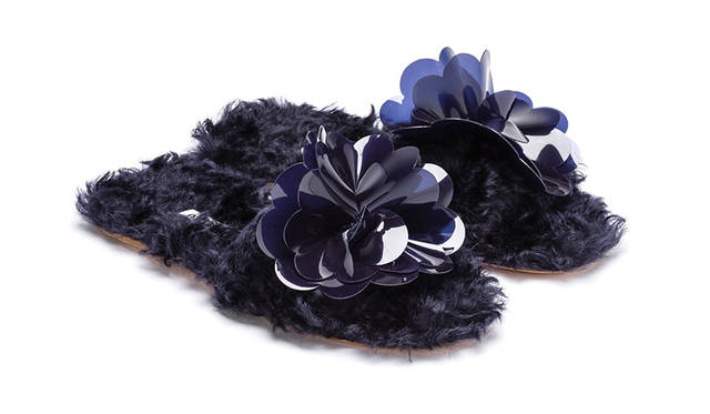 限定商品<br /> 価格｜7万8000円<br /> 高さ｜0.5cm<br /> 素材｜ エコファーとビニール<br /> カラー｜ライトブルー、ブラック、ピンク、イエロー、ブルー、ボルドー、ホワイト（全7色）<br />