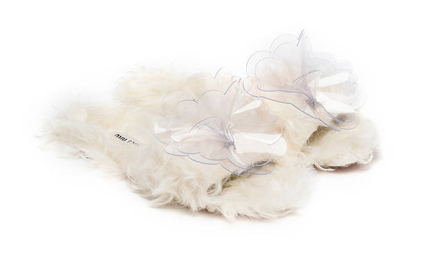 限定商品<br /> 価格｜7万8000円<br /> 高さ｜0.5cm<br /> 素材｜ エコファーとビニール<br /> カラー｜ライトブルー、ブラック、ピンク、イエロー、ブルー、ボルドー、ホワイト（全7色）<br />