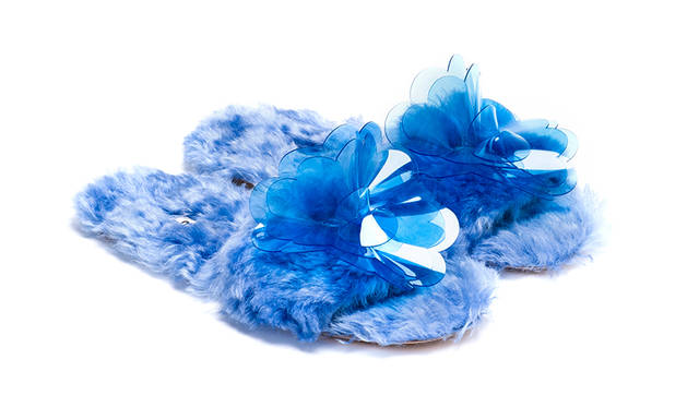 限定商品<br /> 価格｜7万8000円<br /> 高さ｜0.5cm<br /> 素材｜ エコファーとビニール<br /> カラー｜ライトブルー、ブラック、ピンク、イエロー、ブルー、ボルドー、ホワイト（全7色）<br />