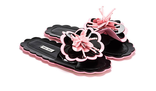 先行発売商品<br /> 価格｜12万円<br /> 高さ｜0.5cm<br /> 素材｜エナメル（羊革）<br /> カラー｜ブラック/ピンク（全1色）<br />