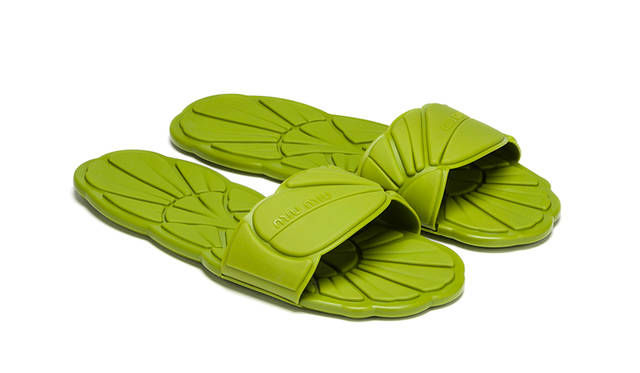 先行発売商品<br /> 価格｜3万9000円<br /> 高さ｜ 0.5cm<br /> 素材｜ ラバー<br /> カラー｜ピンク、レッド、ネイビー、オレンジ、パープル、ブルー、グリーン（全7色）<br />