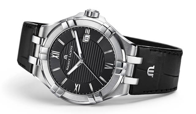 ベゼルおよびラグに用いたツイン・ブロックがアイキャッチ。ケースに表情を生み出し、輝きの濃淡を生み出している。ストラップにはイニシャルの“m”を配置。ブランド草創期のディテールを踏襲したリバイバルデザインだ。