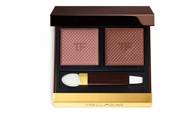 <strong>シェイド アンド イルミネイト リップ</strong><br /> 明るい色とダークな色がペアになった、パレット タイプのリップ。<br /> 限定 全6色 <br /> 価格｜6900円（税抜）<br />