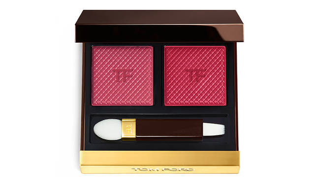 <strong>シェイド アンド イルミネイト リップ</strong><br /> 明るい色とダークな色がペアになった、パレット タイプのリップ。<br /> 限定 全6色 <br /> 価格｜6900円（税抜）<br />