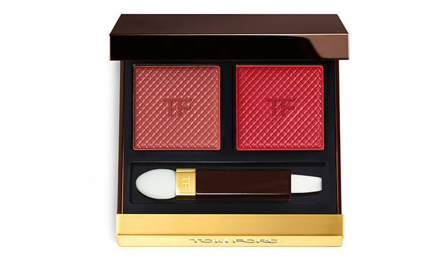 <strong>シェイド アンド イルミネイト リップ</strong><br /> 明るい色とダークな色がペアになった、パレット タイプのリップ。<br /> 限定 全6色 <br /> 価格｜6900円（税抜）<br />