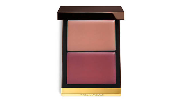 <strong>シェイド アンド イルミネイト チーク</strong><br /> ハイライトとシェーディング、まさに光と影を演出するためのクリーム タイプのコントゥール チーク デュオ。<br /> 新製品 全2色<br /> 価格｜14g 8500円（税抜）<br />