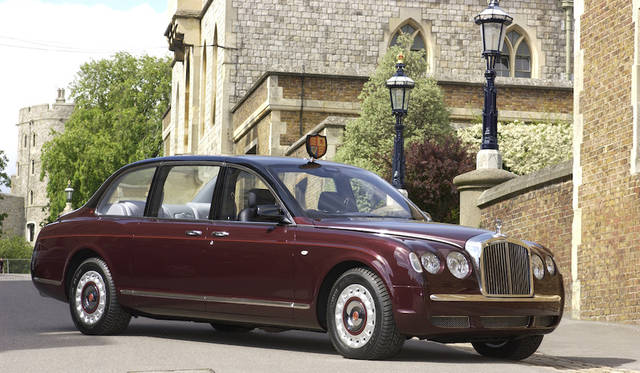 2002年には、エリザベス2世のために特注のリムジン車を製作納入した。