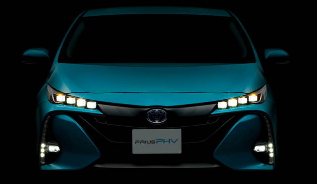 4灯式LEDヘッドランプ（オートレベリング機能付）、LEDクリアランスランプ、LEDフロントフォグランプ