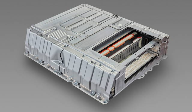 駆動用のバッテリーは、総容量8.8kWhのリチウムイオン電池