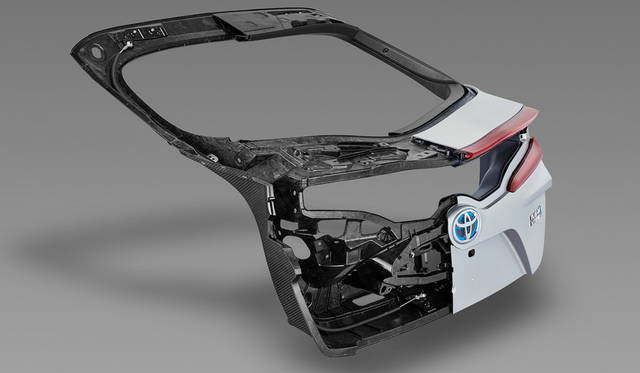 バックドアのフレームはトヨタブランド初となるCFRP製