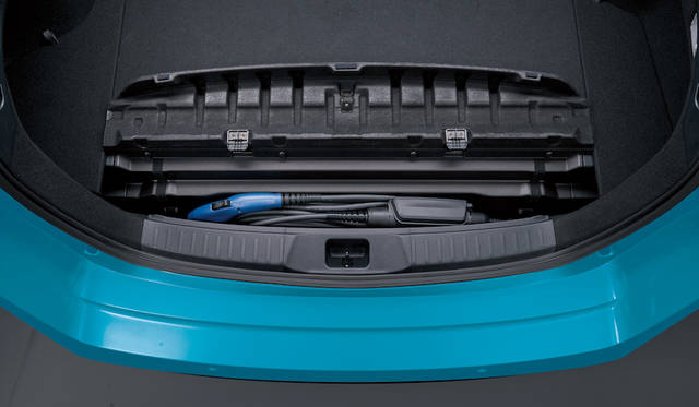 充電ケーブルを収納できる、デッキアンダーボックス