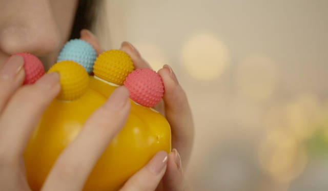 楽しみながら学習できる、野菜を使った楽器<br>作品名｜PLAYER’S PFLUTE<br>受賞者｜ジア・ウー（Jia Wu）／中国<br>メンター｜マックス・ラム