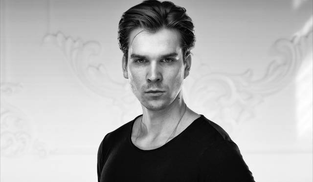 シンプルかつ洗練された信号機<br>作品名｜TRAFFIC LIGHT SYSTEM<br>受賞者｜エヴゲニー・アリーニン（Evgeny Arinin）／ロシア