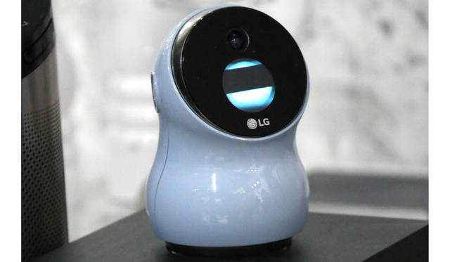 人工知能を搭載した「LG HUB ROBOT Mini」 。声を通じてスマート家電の洗濯機・掃除機に指示を与えたり、音楽をストリーミング再生することもできる。