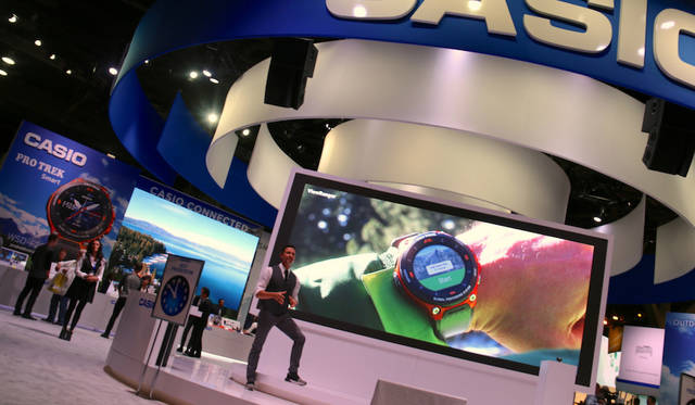 カシオはアウトドアウォッチ「PRO TREK」の新シリーズ「WSD-F20」を披露した。