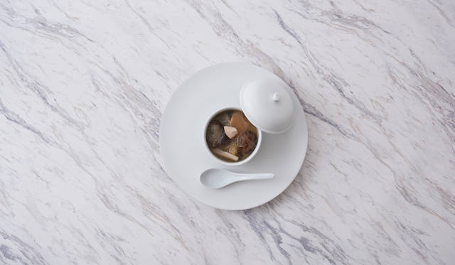 ＜前菜（スープ）＞新橋亭「佛跳牆」