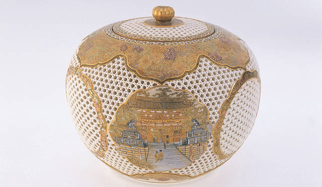 四代長谷川美山《京都名所図透彫飾壷》　京都国立近代美術館蔵　制作年：明治—大正時代　素材・技法：陶器、色絵金彩上絵付け　撮影：木村羊一