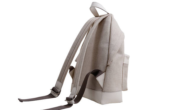 <strong>TRAVER JEDDA</strong><br> SIZE｜H40cm×W27cm×D11cm<br> 価格｜3万6720円