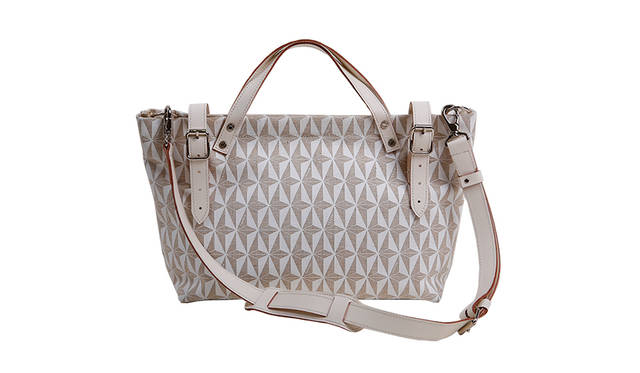 <strong>TRAVER DAMPIER </strong><br> SIZE｜H44cm×W31cm×D10cm<br> 価格｜3万7800円