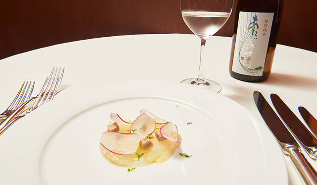 あたごのまつ 特別純米 × カワハギのカルパッチオと肝のコンフィ カボスの香り