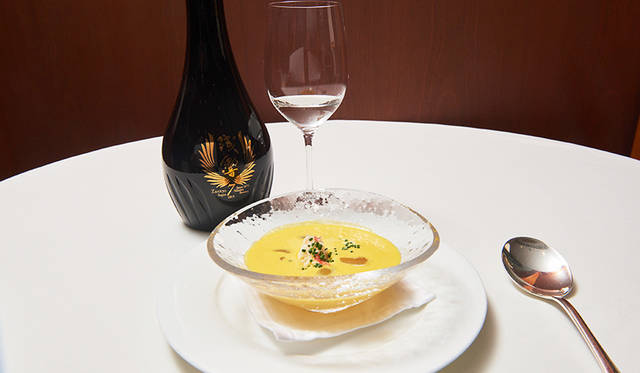 残響 純米大吟醸 × 南瓜のクリームとズワイ蟹 シャインマスカットのコンポートとともに