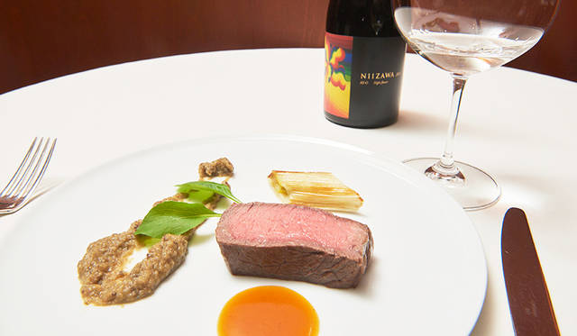 NIIZAWA × 黒毛和牛ランプ肉 酒粕と岩塩のパイ包み焼き 下仁田葱と丸茄子