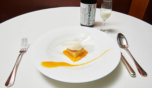 超濃厚ヨーグルト酒 × 7%に精米したお米のチップスと酒粕のアーモンドケーキ マスカルポーネのアイスクリームと柿