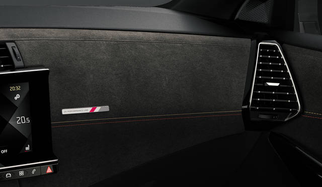 パフォーマンス ラインのインテリア