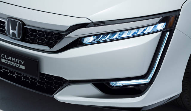 2015年の東京モーターショーでワールドプレミアを果たした燃料電池車両