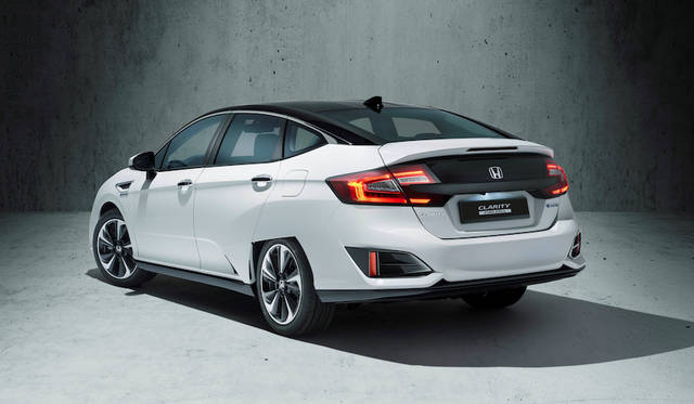 2015年の東京モーターショーでワールドプレミアを果たした燃料電池車両