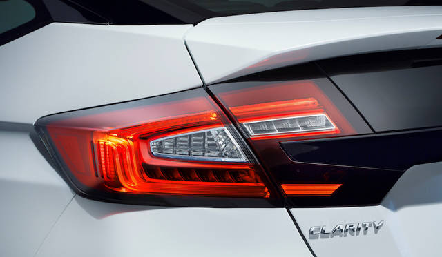 2015年の東京モーターショーでワールドプレミアを果たした燃料電池車両