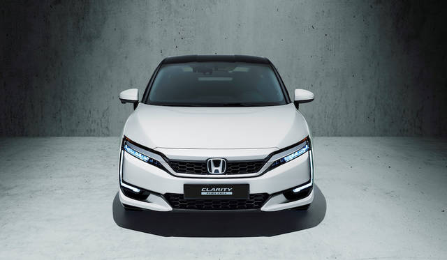 2015年の東京モーターショーでワールドプレミアを果たした燃料電池車両
