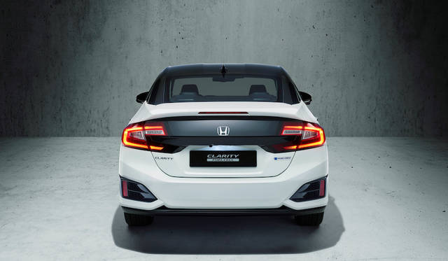 2015年の東京モーターショーでワールドプレミアを果たした燃料電池車両