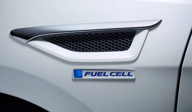 2015年の東京モーターショーでワールドプレミアを果たした燃料電池車両