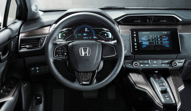 2015年の東京モーターショーでワールドプレミアを果たした燃料電池車両