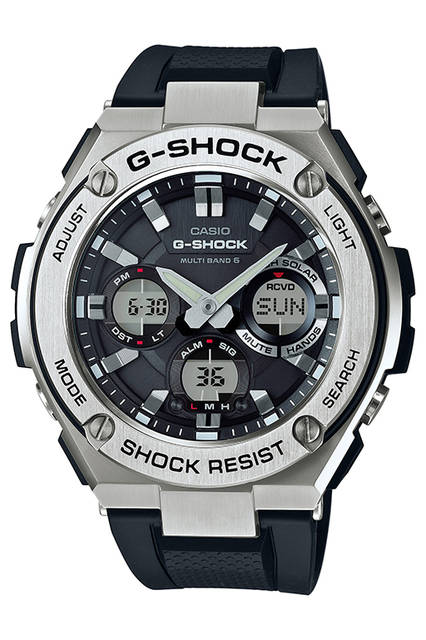 <strong>G-STEEL</strong> <br /> <br /> Ref.｜GST-W110-1AJF <br /> ムーブメント｜クオーツ（標準電波による時刻修正機能付き）<br /> 駆動システム｜タフソーラー（ソーラー充電システム）<br /> 標準電波受信局｜世界6局（日本2局、アメリカ、イギリス、ドイツ、中国） その他の機能｜針退避機能（液晶と重なった針をワンプッシュ操作で一時的に退避させる）、ワールドタイム、ストップウォッチ、タイマー、LEDライト<br /> ケース素材｜SS＆樹脂<br /> ケース径｜52.4mm <br /> 防水｜20気圧<br /> 価格｜4万円（税別）