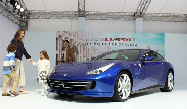 家族でお出かけシーン