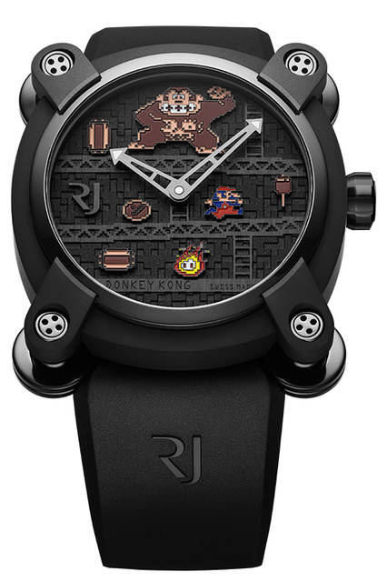 <strong>RJ X ドンキーコング</strong> <br /> <br /> Ref.｜RJ.M.AU.IN.015.01 <br /> キャリバー｜自動巻き。RJ001-A <br /> パワーリザーブ｜最大42時間 <br /> ケース素材｜ブラックPVD加工のチタニウム。ケースバックにドンキーコングのメダリオン<br /> ケース径｜46mm <br /> ベゼル｜ブラックPVD加工のSS <br /> ストラップ｜ブラックラバー<br /> 防水｜3気圧防水<br /> 限定数｜81本（世界限定）<br /> 価格｜214万円（税別）