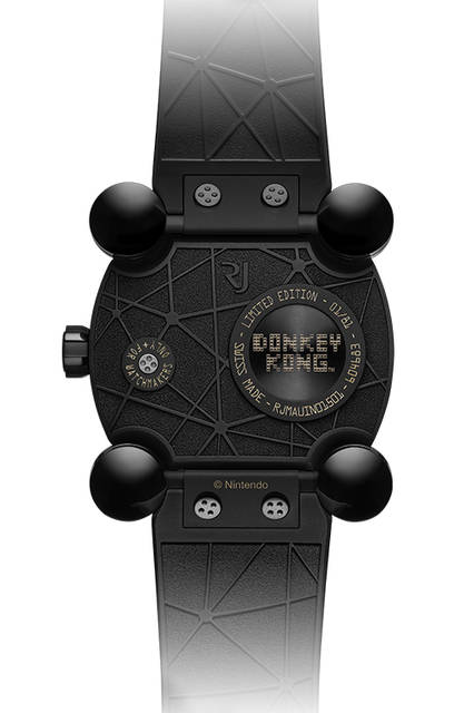 <strong>RJ X ドンキーコング</strong> <br /> <br /> Ref.｜RJ.M.AU.IN.015.01 <br /> キャリバー｜自動巻き。RJ001-A <br /> パワーリザーブ｜最大42時間 <br /> ケース素材｜ブラックPVD加工のチタニウム。ケースバックにドンキーコングのメダリオン<br /> ケース径｜46mm <br /> ベゼル｜ブラックPVD加工のSS <br /> ストラップ｜ブラックラバー<br /> 防水｜3気圧防水<br /> 限定数｜81本（世界限定）<br /> 価格｜214万円（税別）