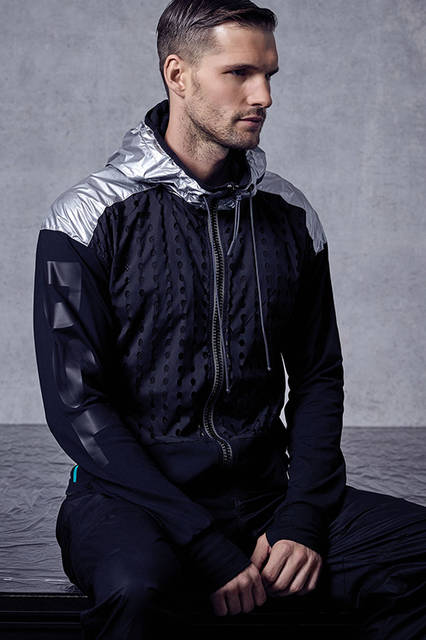 MEN'S<br>パーカ 3万9000円（税別）、その他 参考商品