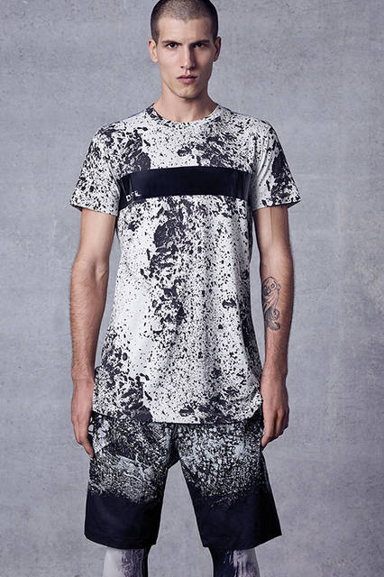 MEN'S<br>Tシャツ 1万8000円（税別）、ショーツ 2万9000円（税別）