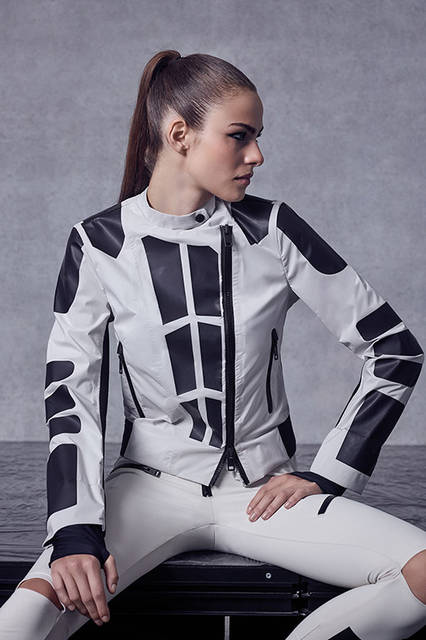 WOMEN'S<br>ジャケット 7万8000円（税別）、その他 参考商品