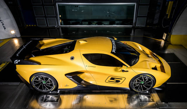 トリノにあるピニンファリーナ社風洞で。