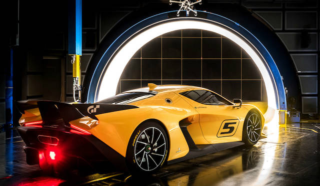 トリノにあるピニンファリーナ社風洞で。