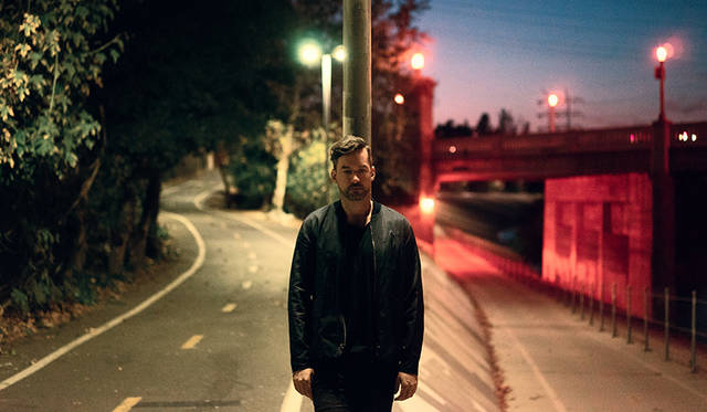 Bonobo「Break Apart (feat. Rhye)」<br>photo by Neil Krug